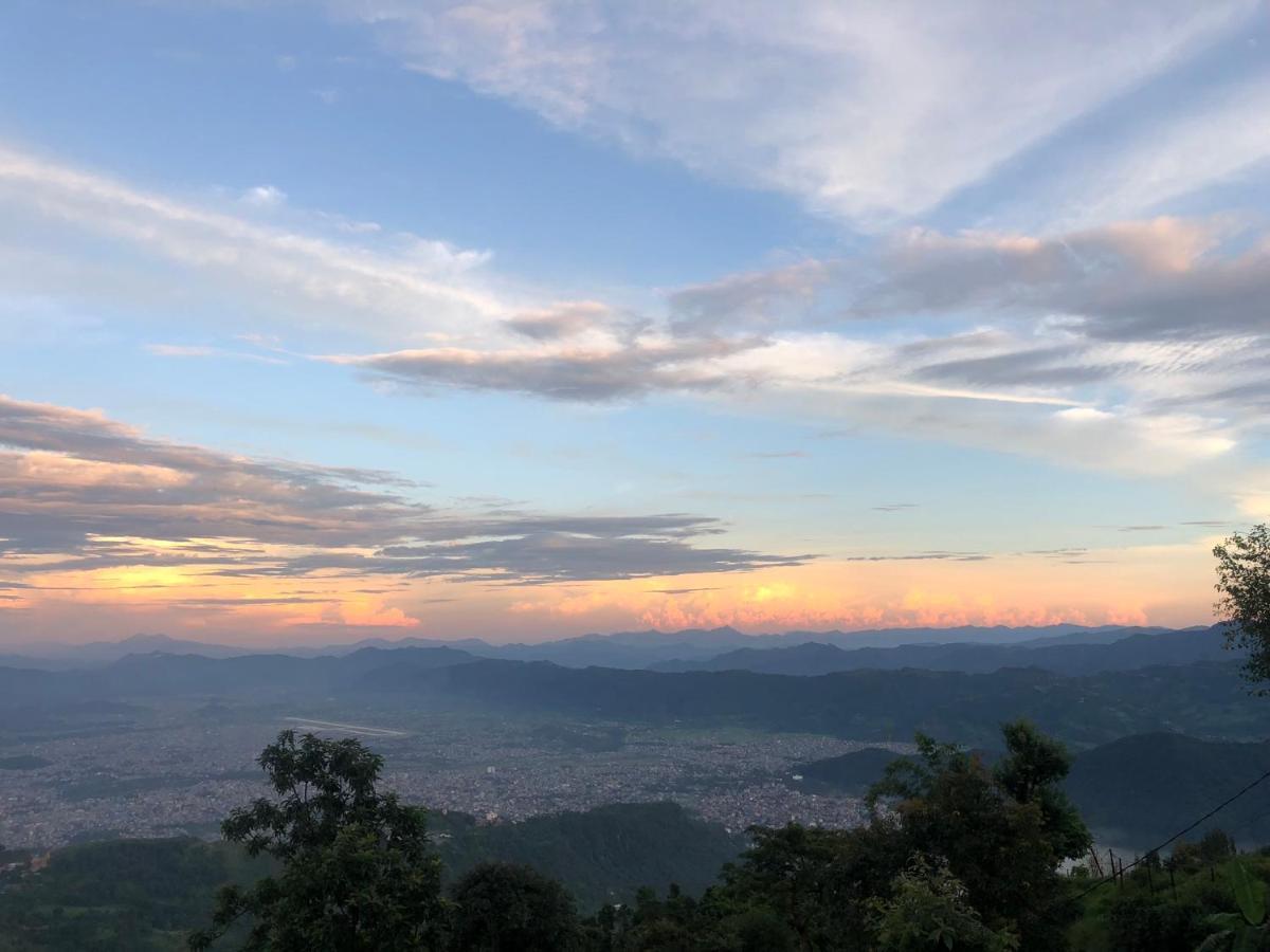 Superview Lodge, Himalayan Sunrise In Sarangkot *