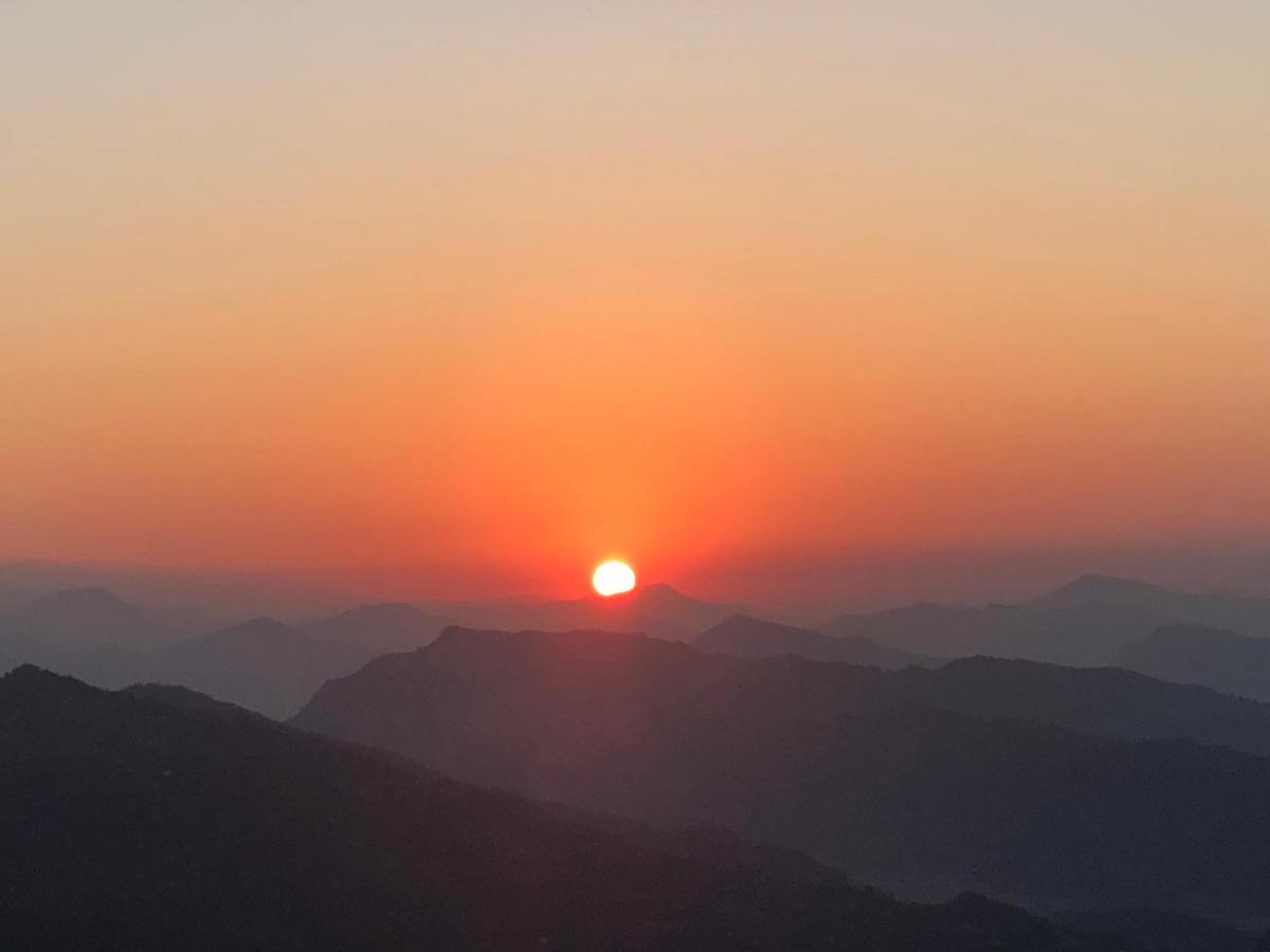 Superview Lodge, Himalayan Sunrise In Sarangkot Lodge *