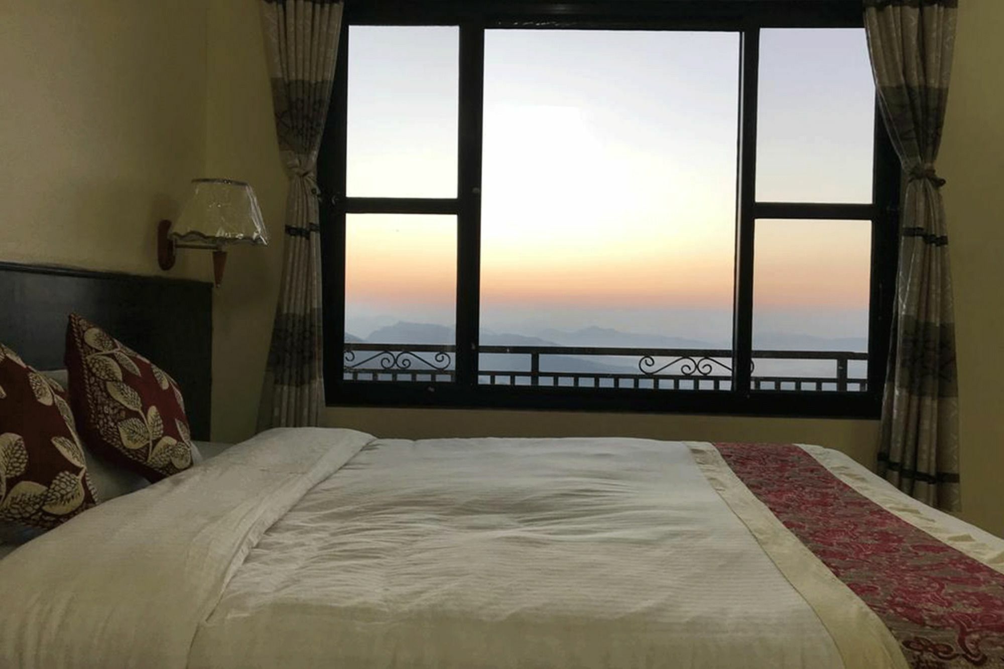 Lodge Superview Lodge, Himalayan Sunrise In Sarangkot *